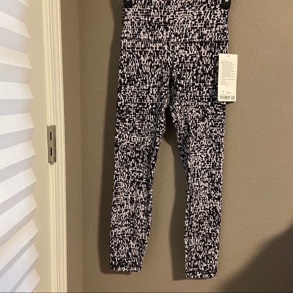 NWT Lululemon Align HR Pant in Black & Grey Print - Picture 4 of 7
